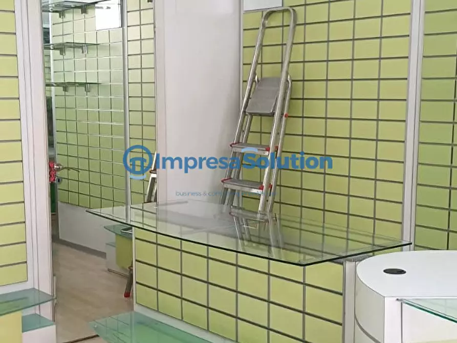 Immagine 11 di Negozio in affitto  in Via Francesco Cilea a Napoli