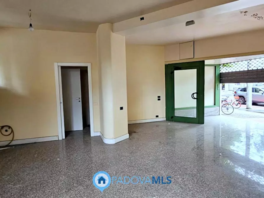 Immagine 2 di Negozio in vendita  in Via Jacopo Facciolati a Padova