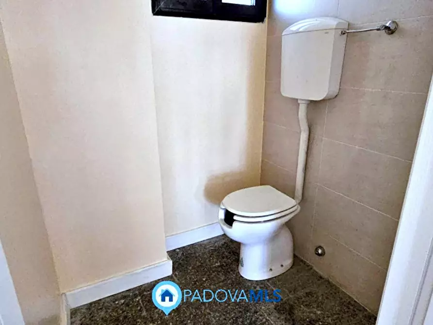 Immagine 6 di Negozio in vendita  in Via Jacopo Facciolati a Padova