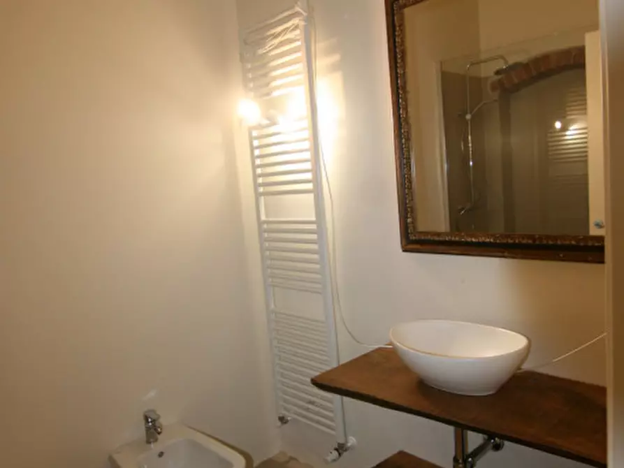 Immagine 15 di Appartamento in vendita  a Lucignano