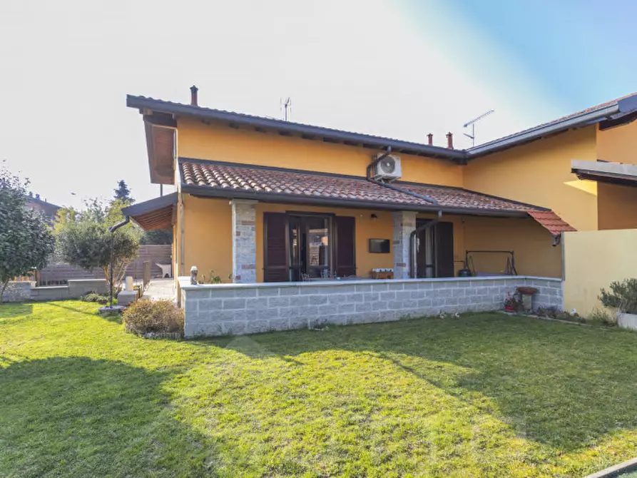 Immagine 1 di Villetta a schiera in vendita  in Via Agostino Luogo 15 a Divignano