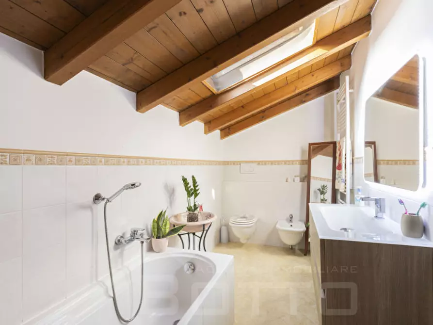 Immagine 10 di Villetta a schiera in vendita  in Via Agostino Luogo 15 a Divignano