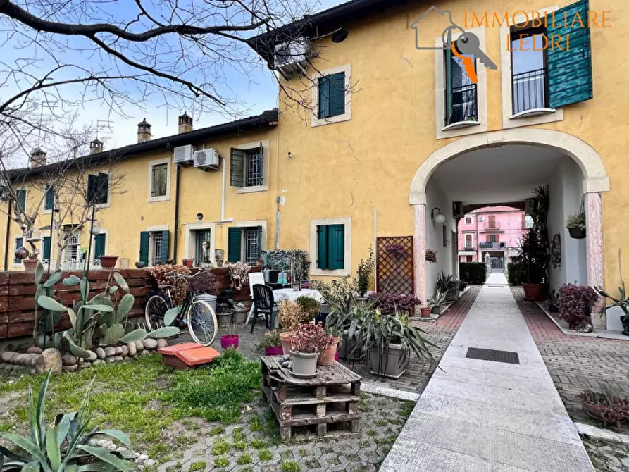 Immagine 1 di Appartamento in vendita  in Via Palazzina a Verona