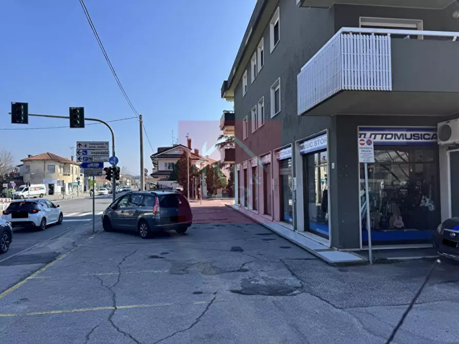 Immagine 4 di Negozio in vendita  in Via Primo Maggio 83/A a Monfalcone