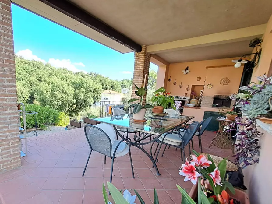 Immagine 2 di Villa in vendita  a Corciano