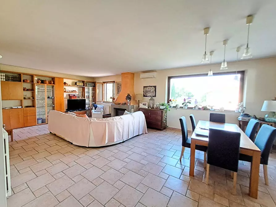Immagine 7 di Villa in vendita  a Corciano