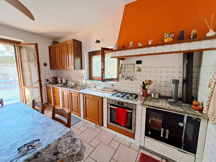 Immagine 9 di Villa in vendita  a Corciano