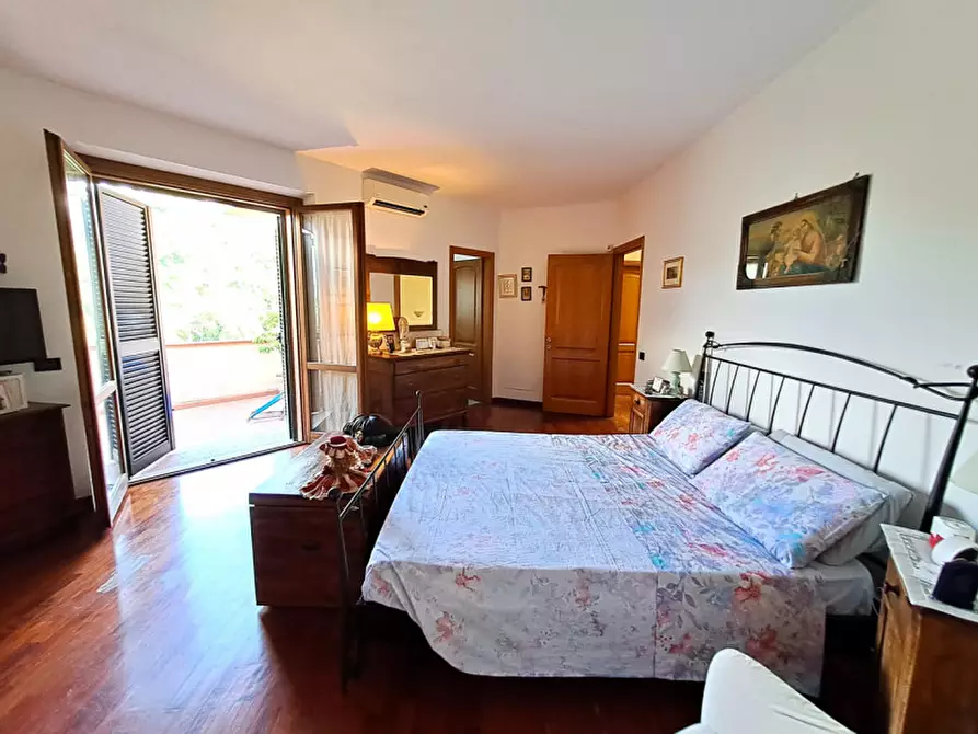 Immagine 10 di Villa in vendita  a Corciano