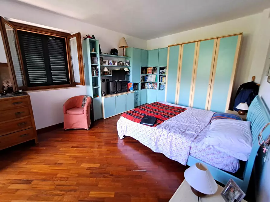 Immagine 12 di Villa in vendita  a Corciano