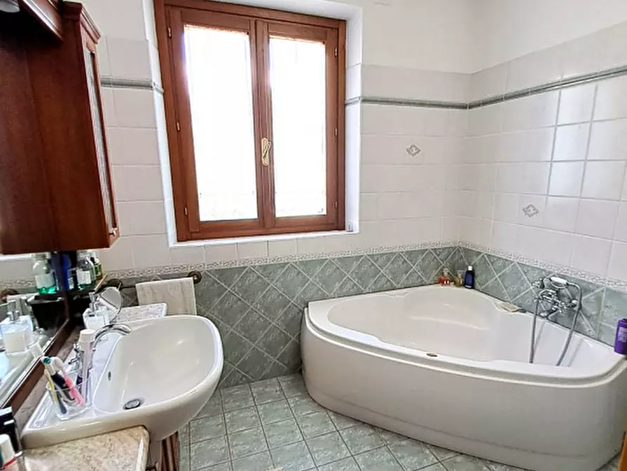 Immagine 18 di Villa in vendita  a Corciano