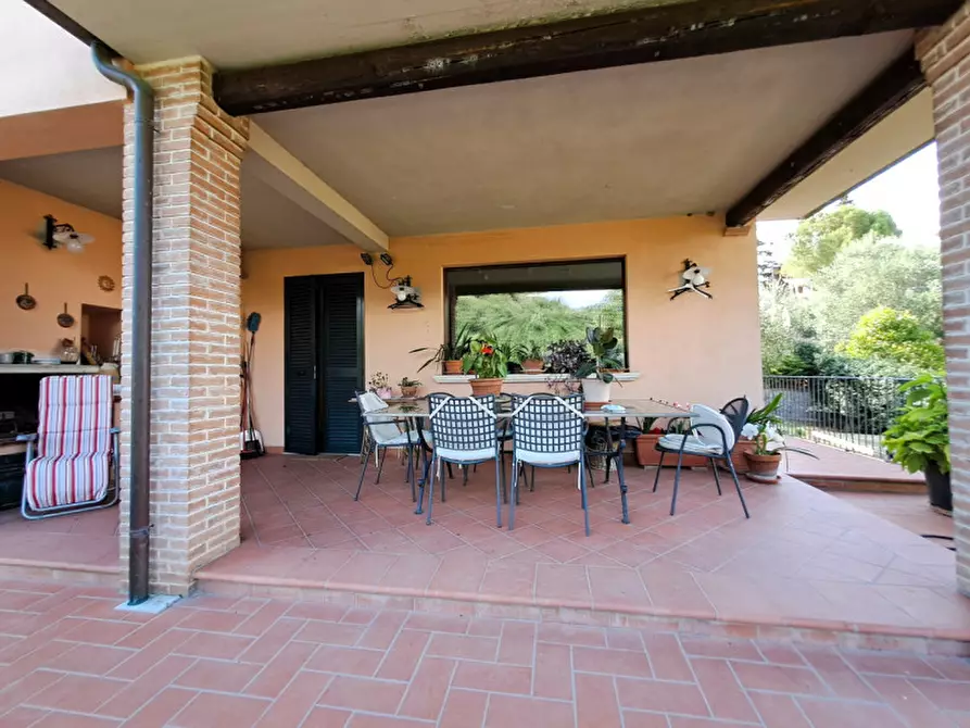 Immagine 21 di Villa in vendita  a Corciano