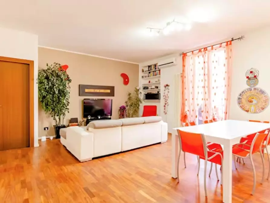 Immagine 2 di Appartamento in vendita  in Via Giulio Uberti 5 a Milano