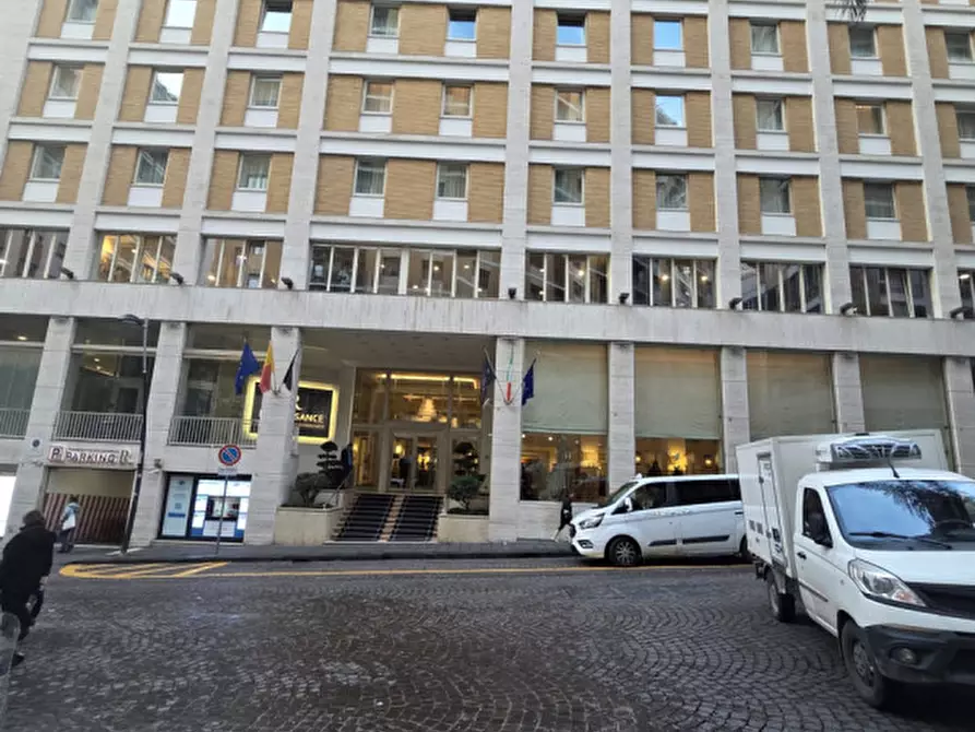 Immagine 2 di Negozio in affitto  in Via Roberto Bracco a Napoli