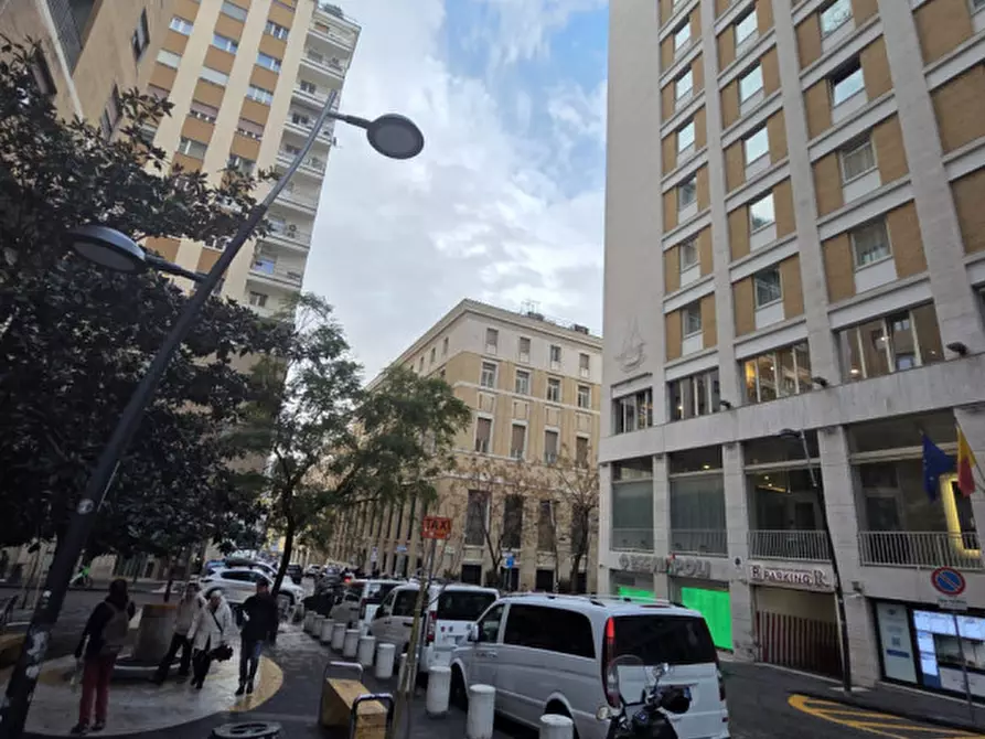 Immagine 3 di Negozio in affitto  in Via Roberto Bracco a Napoli