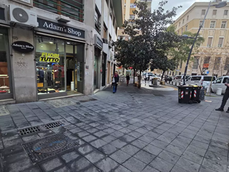 Immagine 4 di Negozio in affitto  in Via Roberto Bracco a Napoli