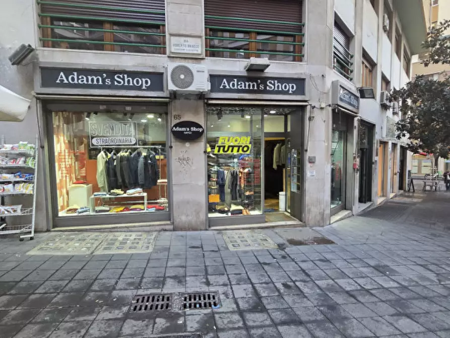 Immagine 6 di Negozio in affitto  in Via Roberto Bracco a Napoli