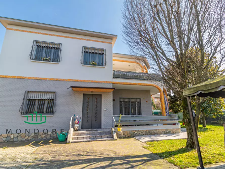 Immagine 1 di Villa in vendita  in Via Circondaria Est a Sant'agata Bolognese