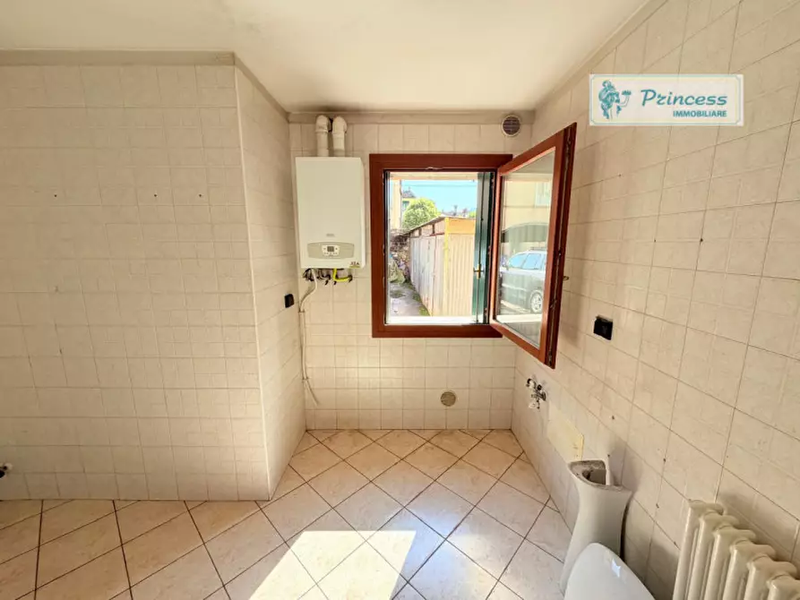 Immagine 5 di Appartamento in vendita  in Piazza Cesare Battisti 1 a Schio