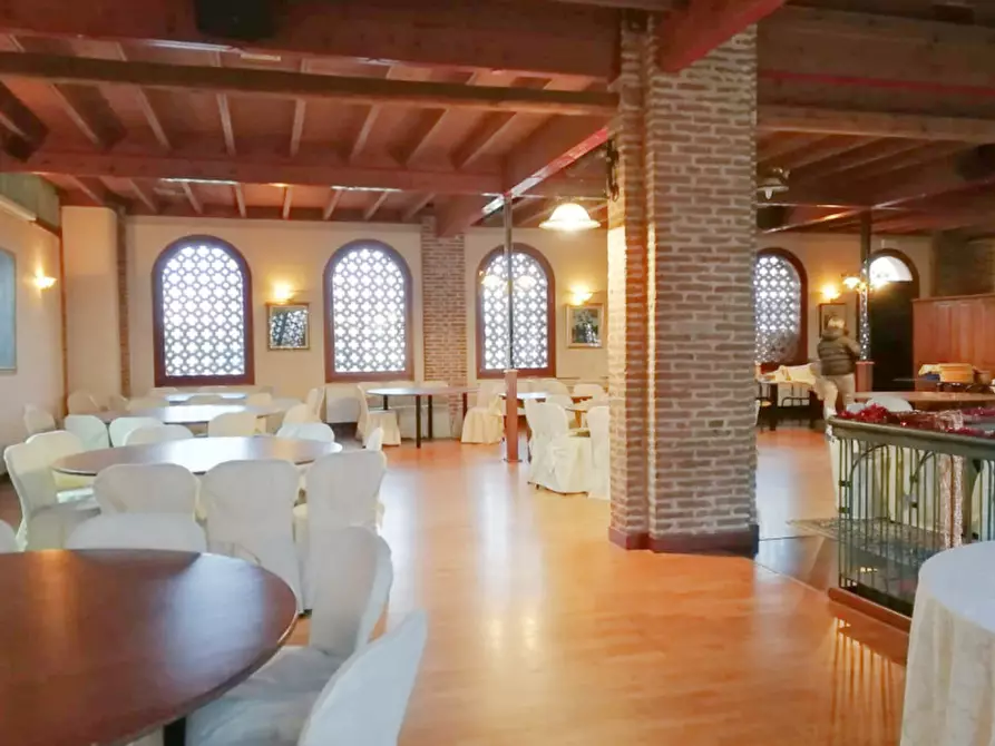 Immagine 1 di Attività commerciale in vendita  a Rovigo