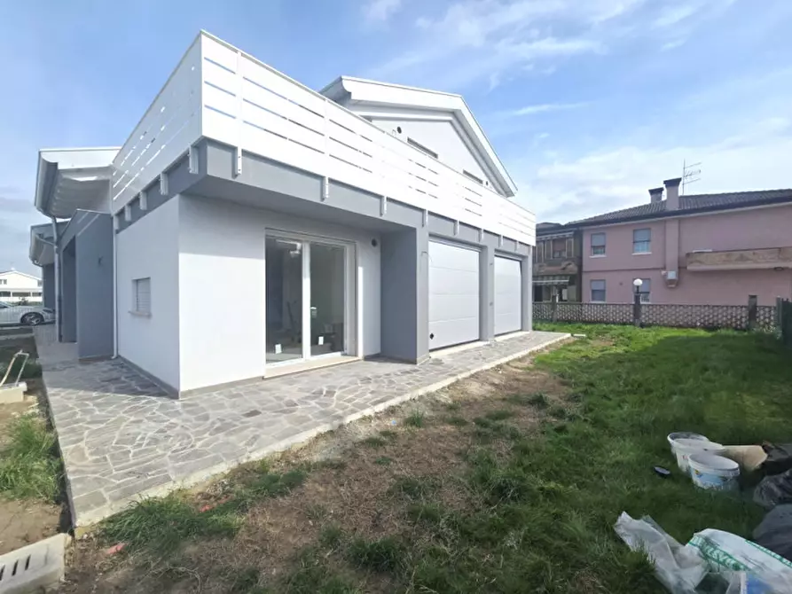 Immagine 1 di Casa trifamiliare in vendita  in Fosso' a Fosso'