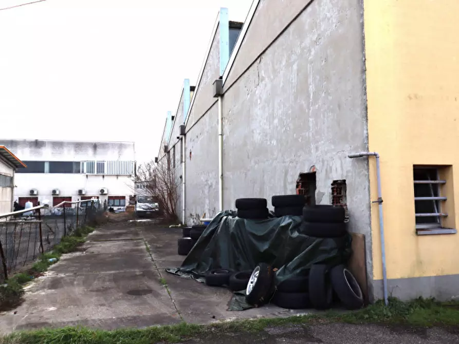 Immagine 11 di Capannone industriale in vendita  in via Puccini a Castenaso