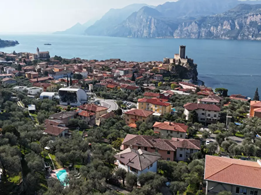 Immagine 1 di Terreno in vendita  in Via Navene Vecchia a Malcesine