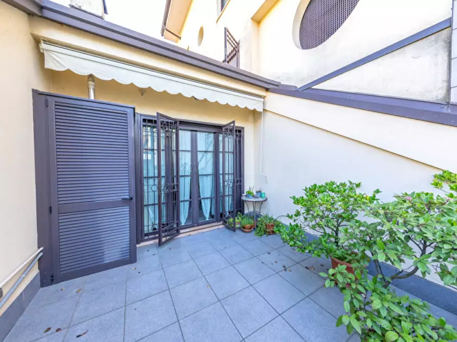 Immagine 1 di Appartamento in vendita  in Viale Isonzo 22 a Milano