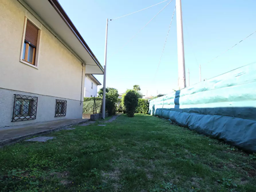 Immagine 7 di Casa bifamiliare in vendita  in via San Giorgio 5 a Thiene