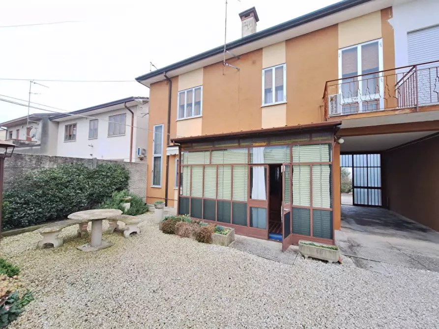 Immagine 3 di Casa bifamiliare in vendita  in Via Bellini a Rovigo