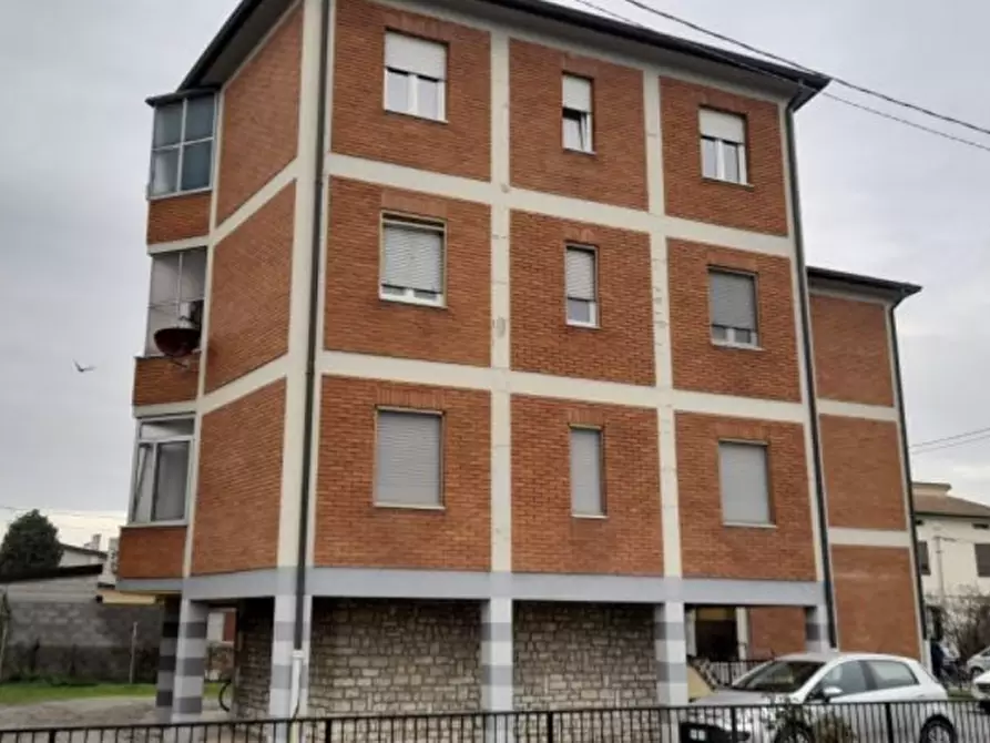 Immagine 2 di Appartamento in vendita  in Via Schieppati Franco a Calcio