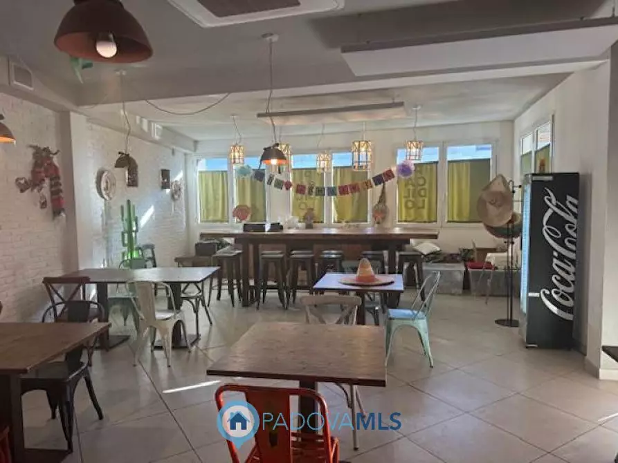 Immagine 2 di Attività commerciale in vendita  in Via Piovese, 129 a Padova