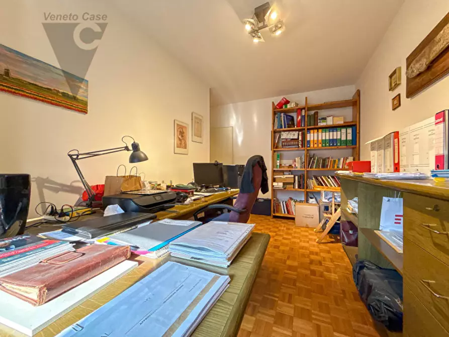 Immagine 11 di Appartamento in vendita  a Padova