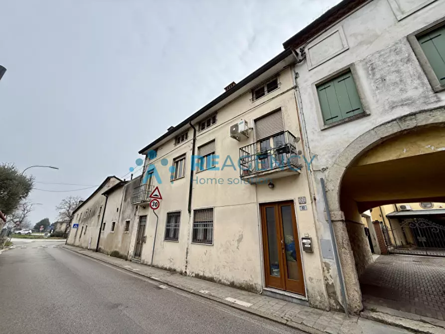 Immagine 2 di Casa indipendente in vendita  in Via Lovara 32 a Montecchio Maggiore