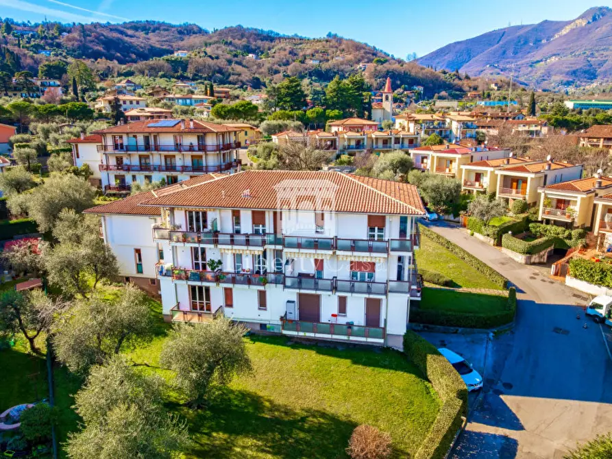 Immagine 9 di Appartamento in vendita  in Via  Solitro a Salò