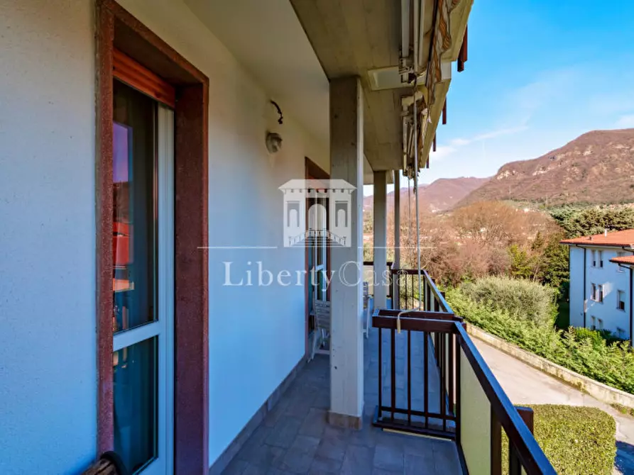 Immagine 11 di Appartamento in vendita  in Via  Solitro a Salò