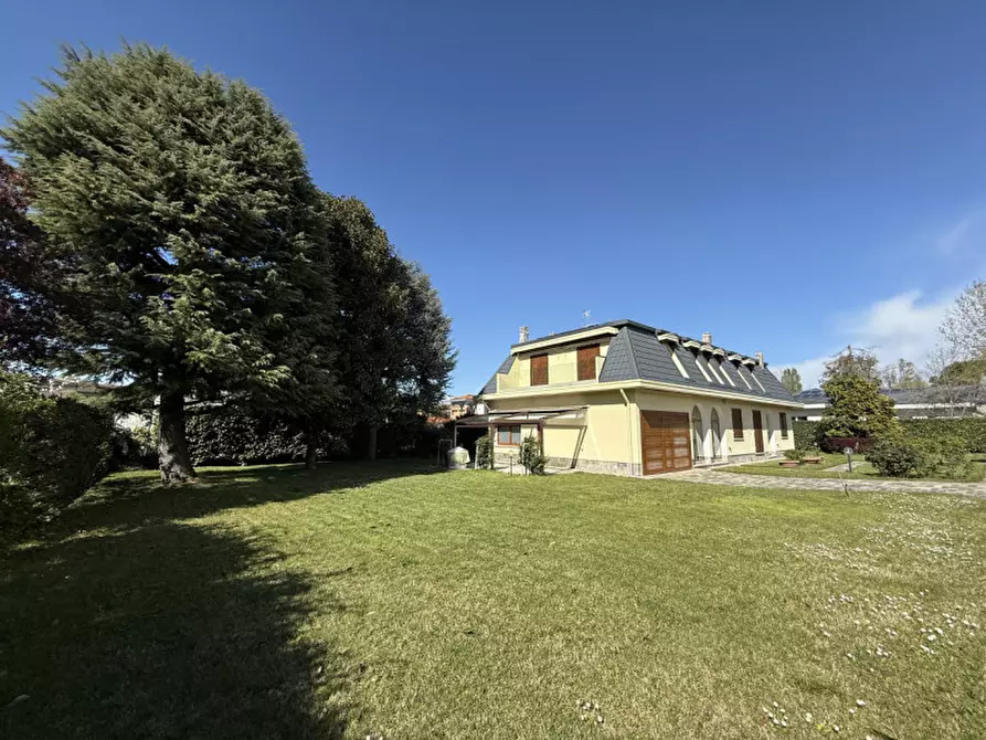 Immagine 2 di Villa in vendita  in Via Mantegna a Trezzano Sul Naviglio