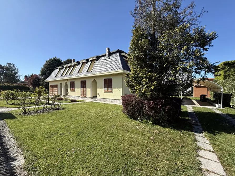 Immagine 3 di Villa in vendita  in Via Mantegna a Trezzano Sul Naviglio