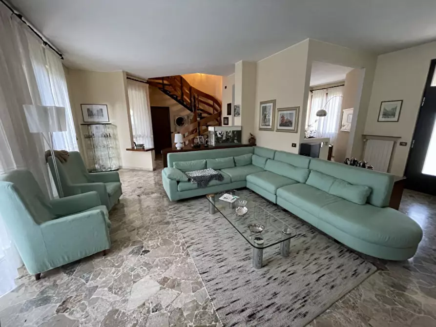 Immagine 4 di Villa in vendita  in Via Mantegna a Trezzano Sul Naviglio