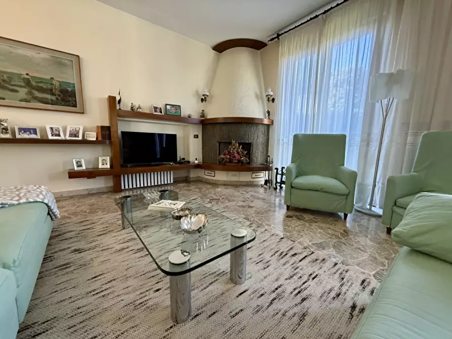 Immagine 5 di Villa in vendita  in Via Mantegna a Trezzano Sul Naviglio