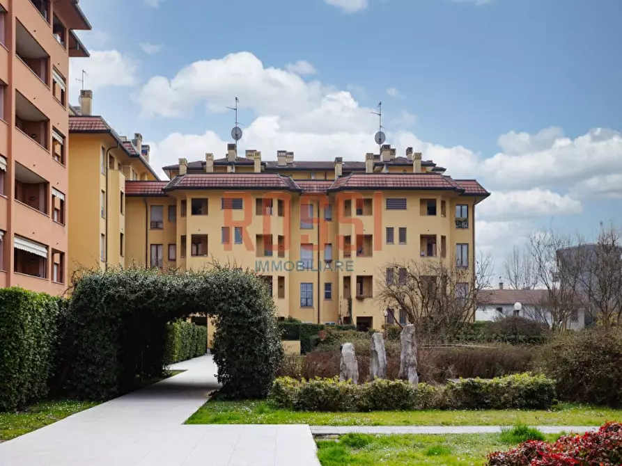 Immagine 1 di Appartamento in vendita  in VIA MONTANARI a Monza