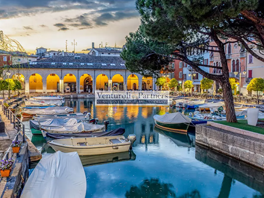 Immagine 2 di Attività commerciale in vendita  in Via Ariosto a Desenzano Del Garda