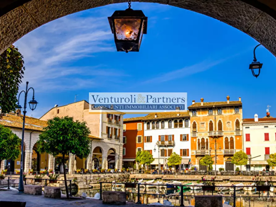 Immagine 3 di Attività commerciale in vendita  in Via Ariosto a Desenzano Del Garda