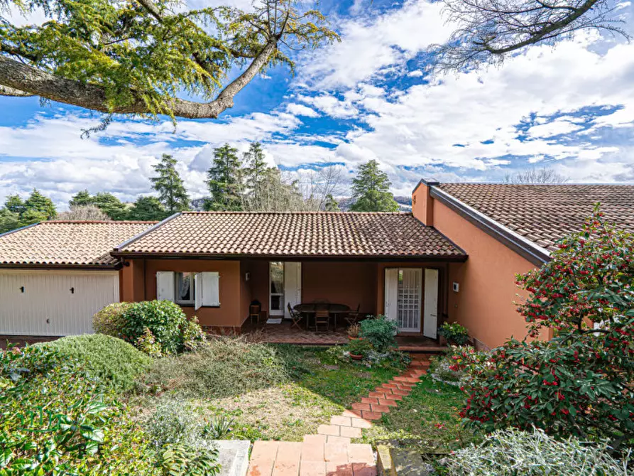 Immagine 1 di Villa in vendita  in Via dei Pini a Pianoro
