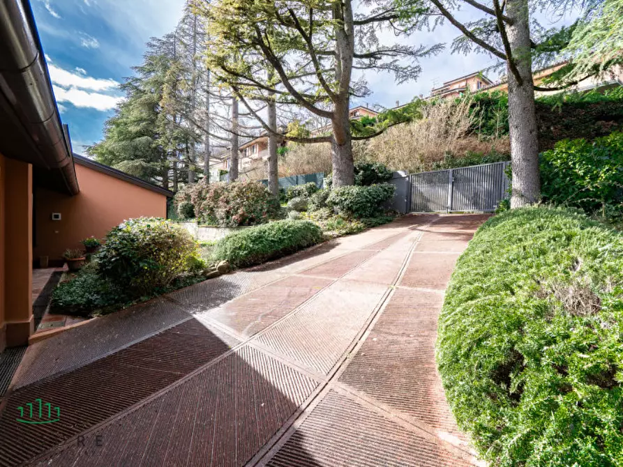 Immagine 30 di Villa in vendita  in Via dei Pini a Pianoro