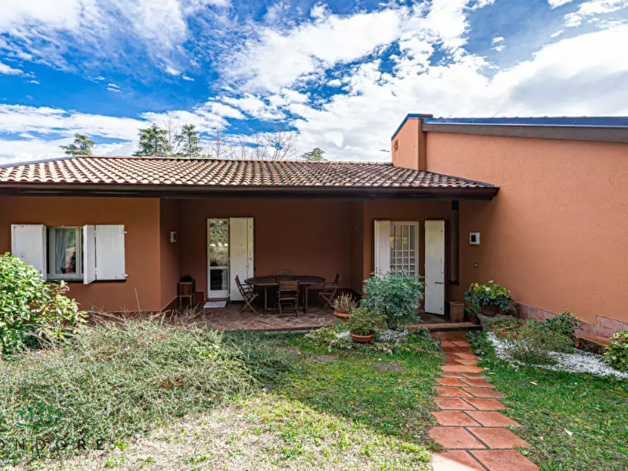 Immagine 35 di Villa in vendita  in Via dei Pini a Pianoro