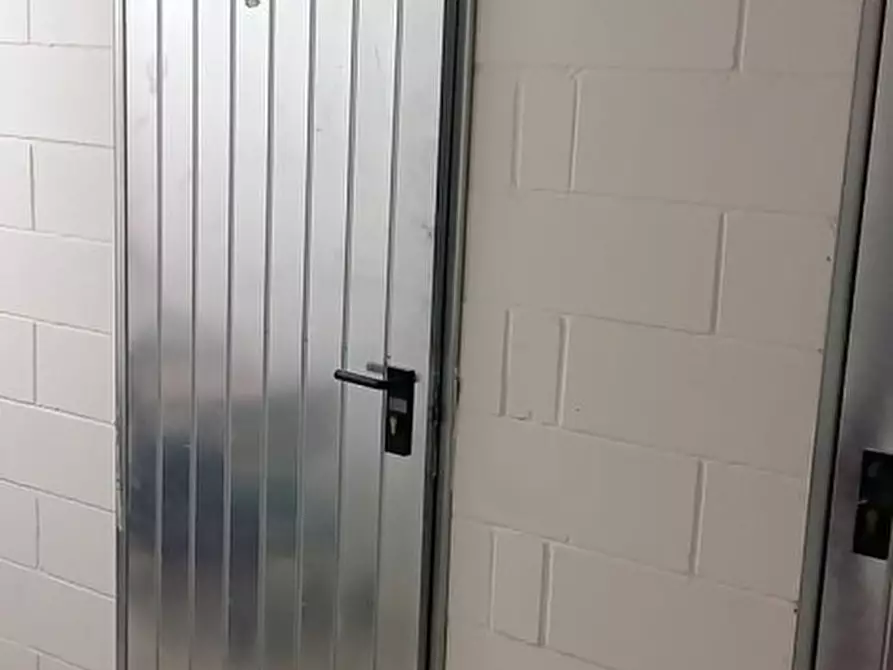 Immagine 19 di Appartamento in vendita  a Rovigo