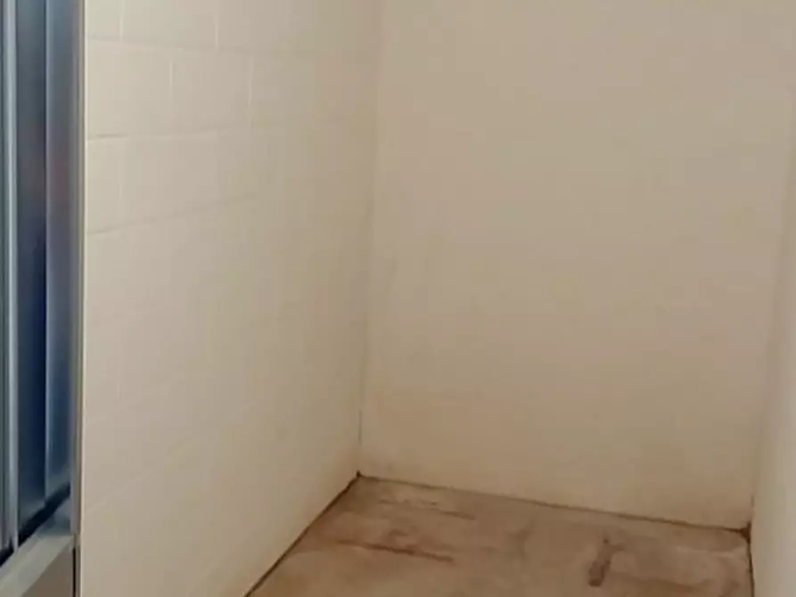 Immagine 21 di Appartamento in vendita  a Rovigo