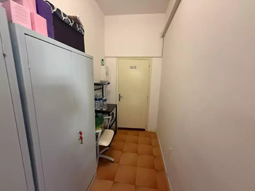 Immagine 11 di Negozio in vendita  in Via Mirabello 55 a Torreglia