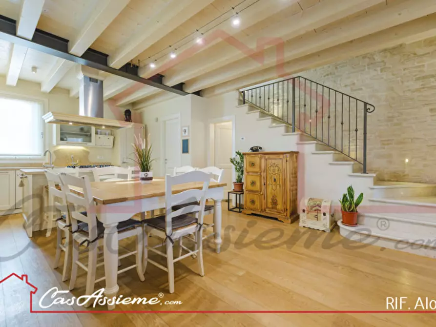 Immagine 1 di Casa trifamiliare in vendita  a Borso Del Grappa