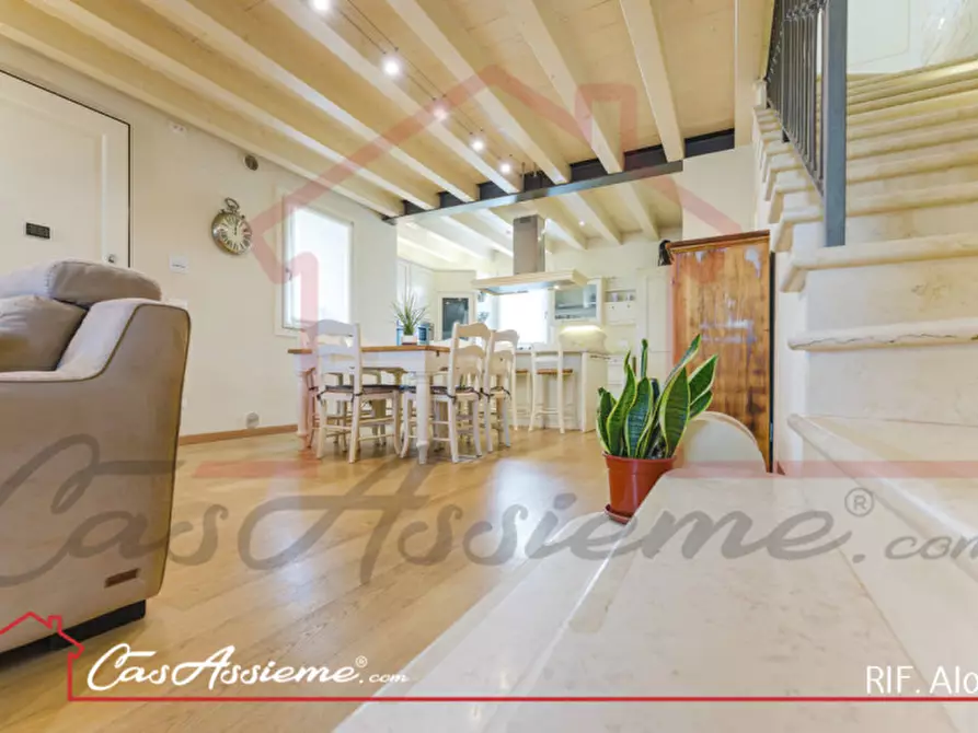 Immagine 5 di Casa trifamiliare in vendita  a Borso Del Grappa